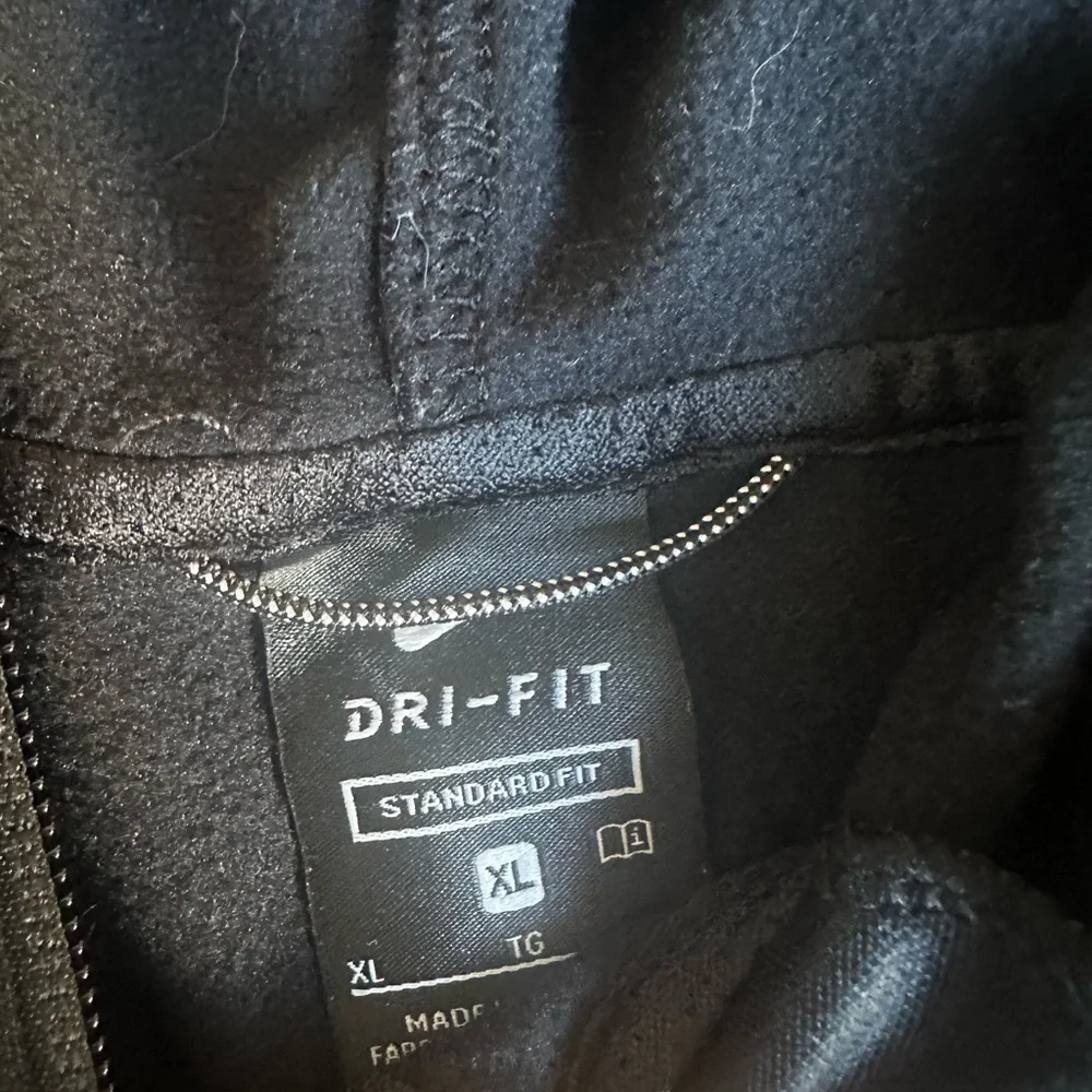 Youth Nike black Fullzip jacket yxl